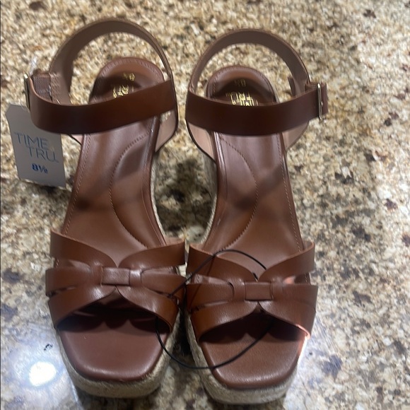 Time and Tru Women's Brown Sandals - Picture 1 of 4